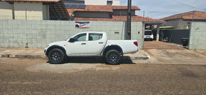 Mitsubishi L200 Triton GL 3.2 CD TB Int. Dies. Mec. 2016