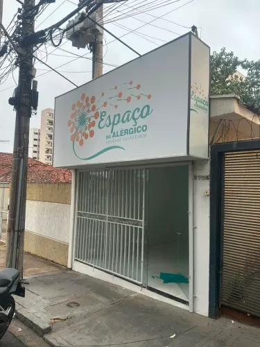 ALUGA-SE SALÃO COMERCIAL