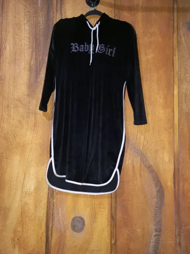 Vestido com capuz