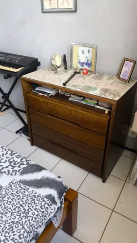 Cômoda de madeira 