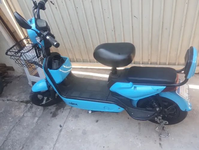 Moto elétrica Prisma seminova