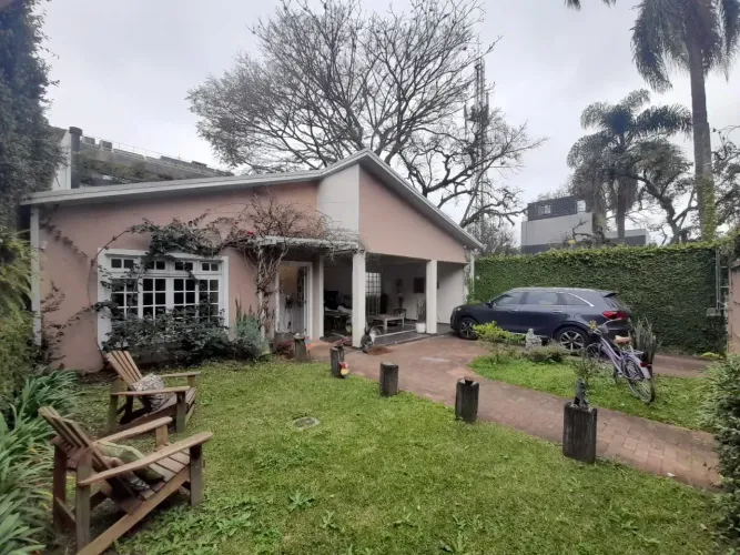 Excelente Residencia comercial e residencial para venda possui 146m² com 3 quartos em Merc