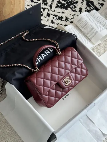 Bolsa em couro Chanel