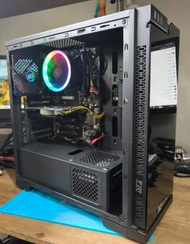 CPU AMD FX-8320e 3.2ghz / 8 GB Ram / 120 GB SsD + 500 GB HD / GTS 450 / 500 Watts