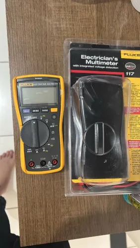 Multímetro Fluke 117