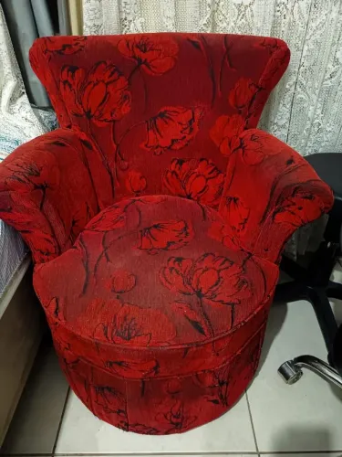 Par de Poltronas Decorativas Vermelhas - Bom Estado