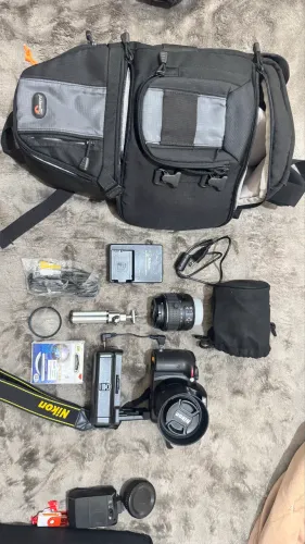 Nikon D3300 Completa + Lente 35mm f/1.8 + 18-55 + Battery Grip