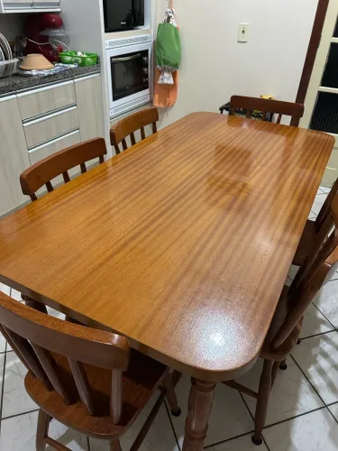 Mesa com seis cadeiras madeira angelim