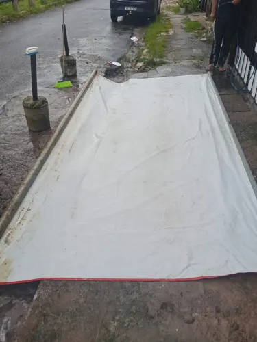 Vendo essa lona , toldo. Valor 350,00. *73)