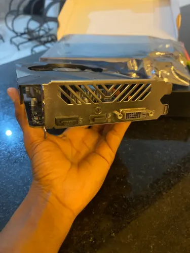 Praticamente nova. Placa de vídeo gtx 1650 original, funcionando perfeitamente