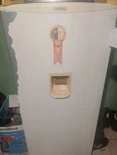 Vendo essa geladeira Cônsul gelo seco funciona perfeitamente