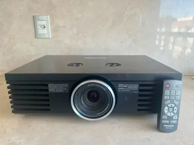 Vendo projetor de altíssima performance Panasonic PT-AE4000, ideal para quem busca uma ver