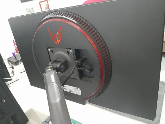 LG UltraGear 27" 144Hz Gamer + Suporte Articulado