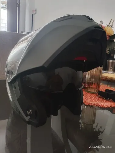 Capacete usado poucas vezes