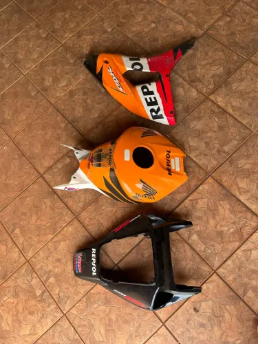 Carenagens CBR 1000rr Repsol 2007 COM AVARIAS