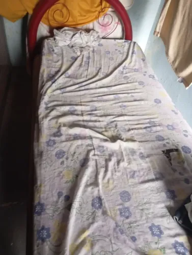 Vende-se cama de solteiro