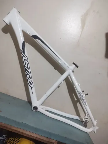 Quadro de bicicleta aro 26 Astro Planet Tamanho 16,5 + caixa de direção 