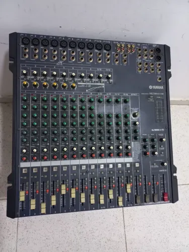 MESA DE SOM YAMAHA MG166CX-USB profissional