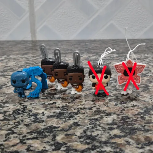 Miniaturas Stranger Things - Kinder Joy