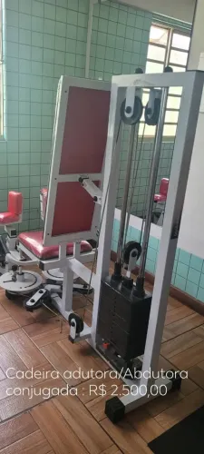 Cadeira adutora e abdução conjugada