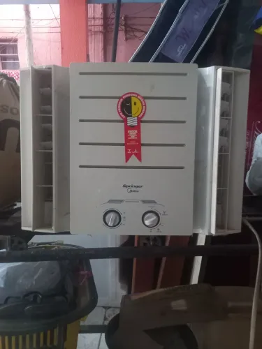 Vendo um ar condicionado marca isprenger10 mil btus voltagem 220