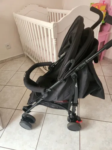 Carrinho de Bebê Voyage Park Preto - R$ 300