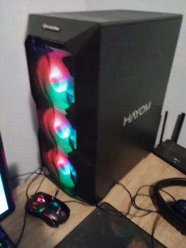 Vendo Pc gamer falta placa de vídeo para rodar vários jogos e está sem o vidro do gabinete