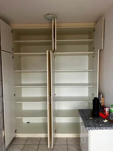 Guarda-roupa com 4 portas e maleiras de casal