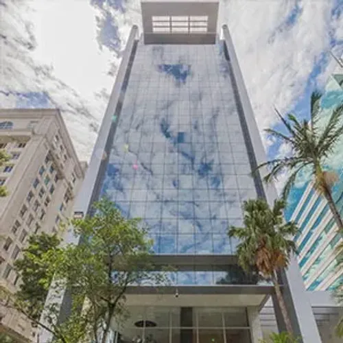 Capital Tower, com 190 m2 privativos, 4 vagas de garagem na Av. Carlos Gomes