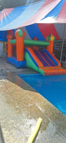 Castelinho inflável com rampa