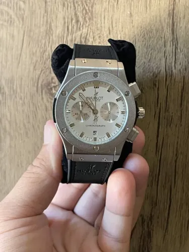 Relógio Prata - Pulseira de couro - Á PROVA D´ÁGUA