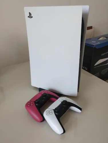 Playstation 5 (PS5) c/ 2 controles