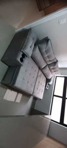 Sofá Retrátil Reclinável 2 lugares com mola ensacada Pilow com porta copo 