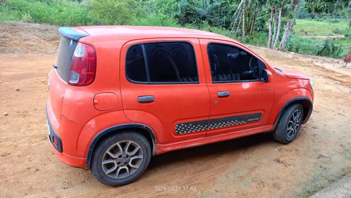Fiat Uno Sporting 1.4 EVO Fire Flex 8V 4P 2012
