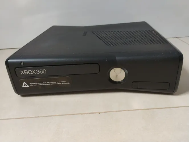 Xbox 360 - SLIM (defeituoso, leia a descrição)