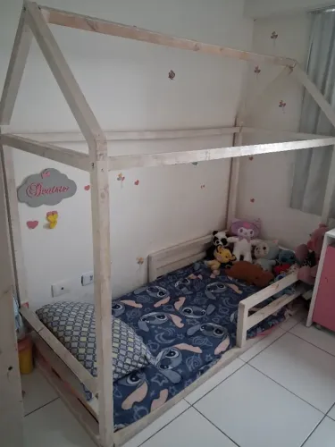 Cama montessoriana infantil