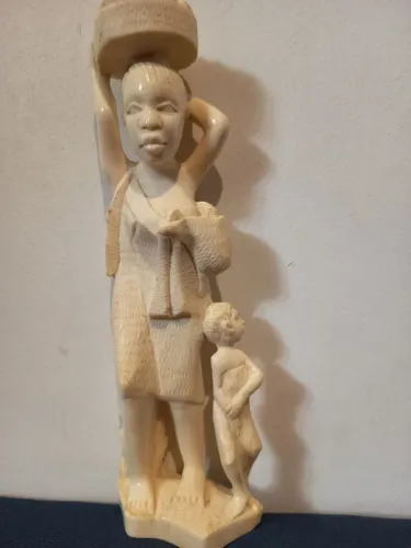 Estátua de marfim africano