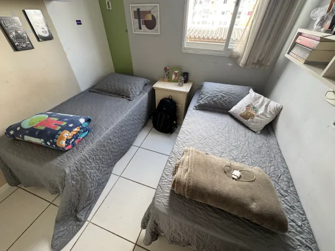 2 camas de solteiro com base Probel e colchão de espuma (USADO)