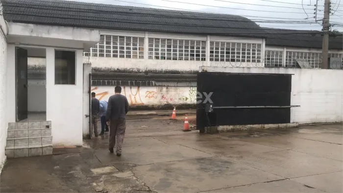Galpão para alugar com 900 m² em Jardim Pereira Leite, São Paulo
