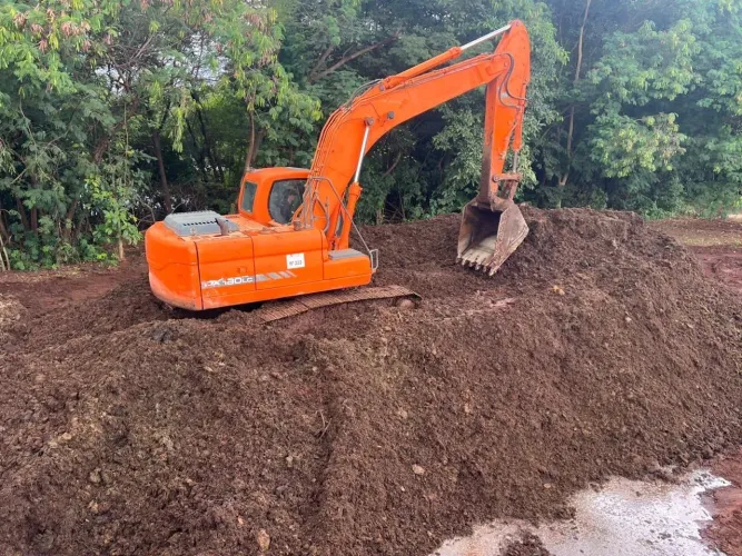 Escavadeira Doosan DX180 2010