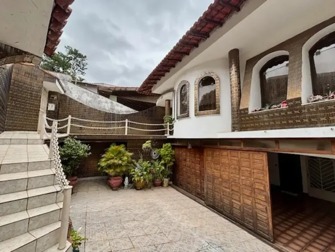 Sobrado para venda com 5 dormitórios, 2 suítes, salão de festas, piscina com cascata e áre