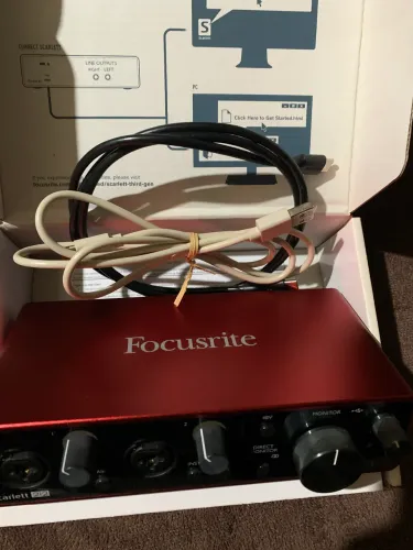 Interface de audio Focusrite Scarlett 2i2 geração 3