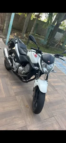 Vendo moto bem conservada