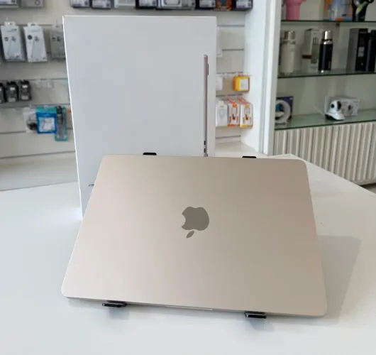 MacBook Air M4 dourado 16/256GB