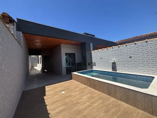 Casa no Tupy com piscina - Próxima à praia!