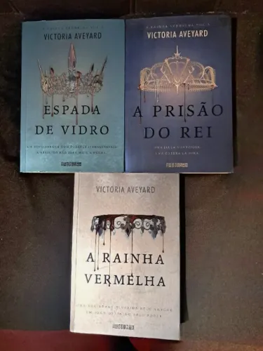 A Rainha vermelha 1, 2 e 3, de Victoria Aveyard