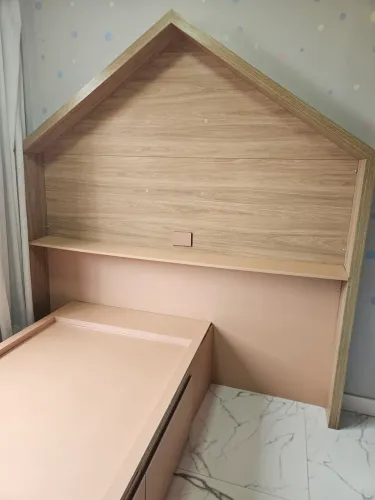 Cama solteiro com cabeceira em mdf