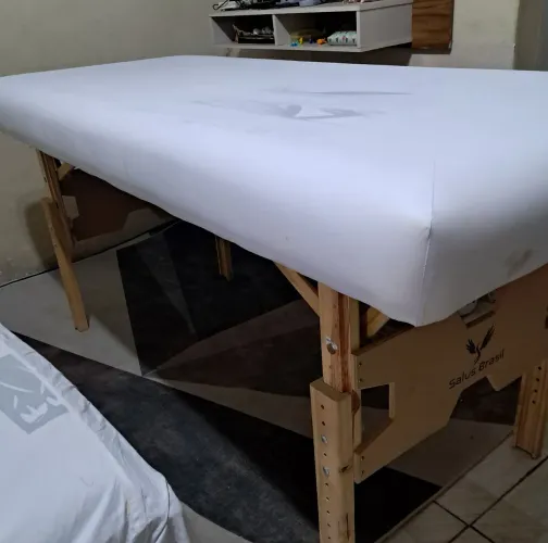 Maca de estética. Pouco usada. Com regulagem de altura. 1,90 de comprimento por 80cm de la