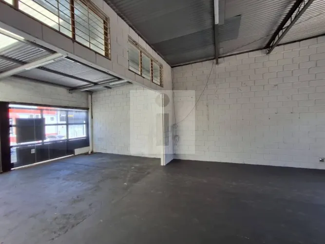 Barracão Comercial de 100m² para Locação em Sousas - Vão Livre - Piso Cimentado