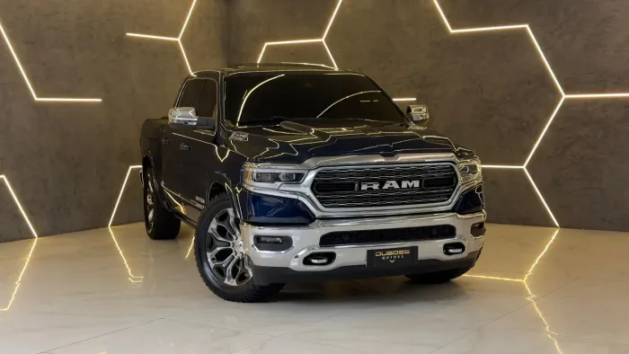Dodge RAM 1500 Limited Hemi,Ano 2023,Teto solar,Km 27.000,Configuração Linda